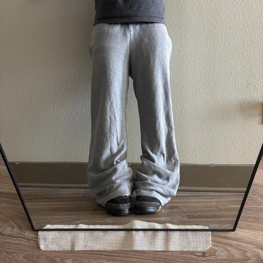Vintage Y2K/2000s Grey Flare Sweatpants! Fits S
